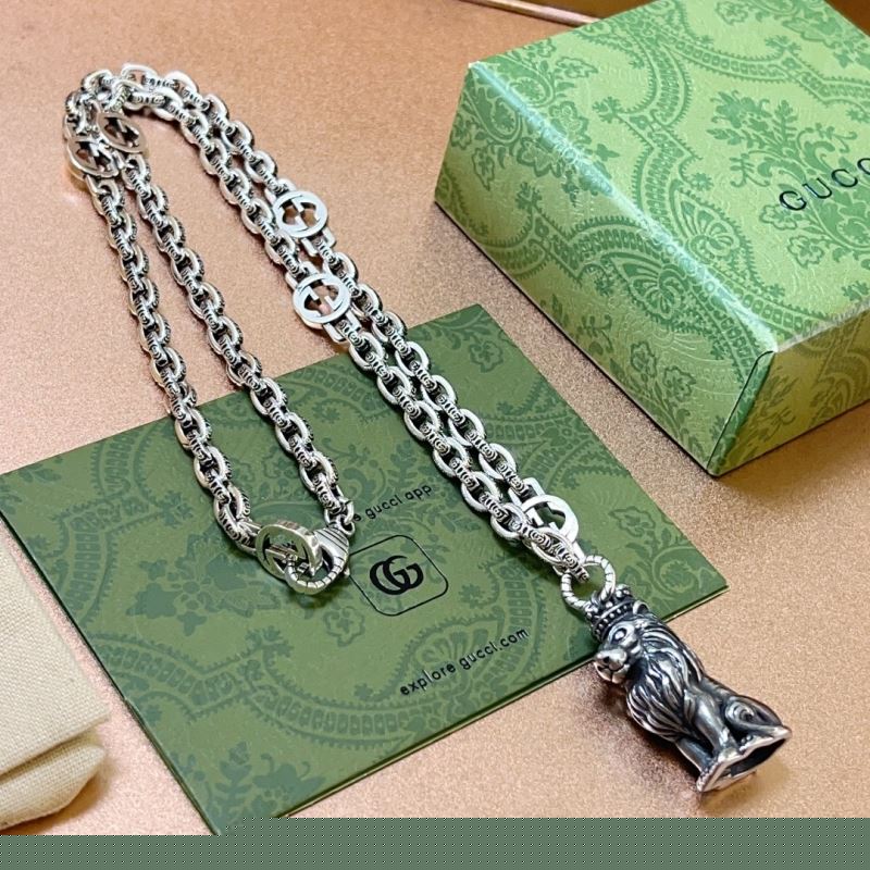 G*u*i necklaces